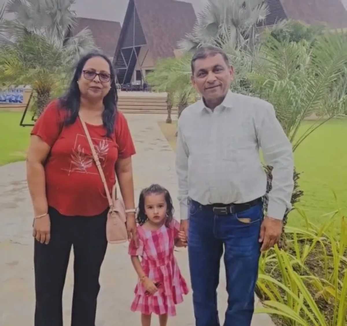 अहमदाबाद विमान हादसा: बेटी को सरप्राइज देने लंदन जा रहे 3 लोगों की मौत, परिवार में मातम